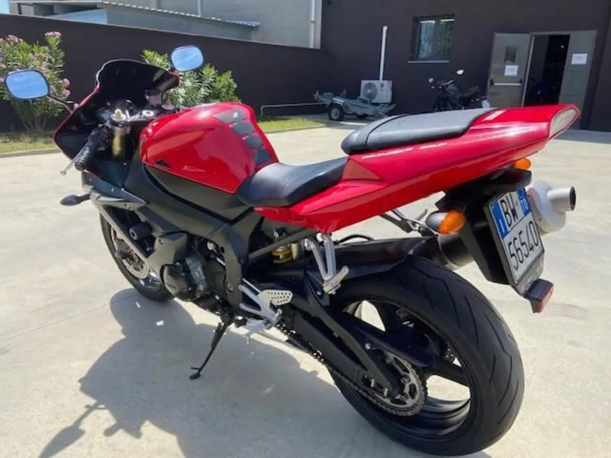 Yamaha YZF R1 (2004 - 05) (7)