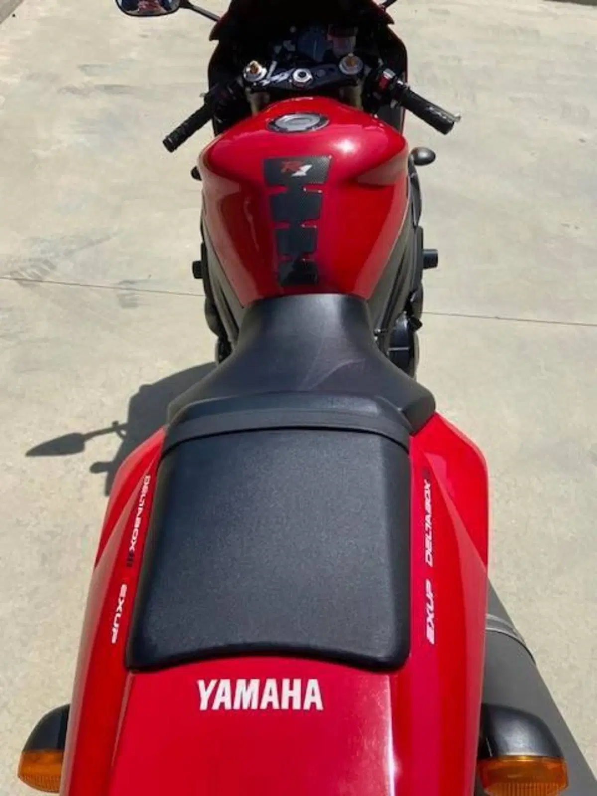 Yamaha YZF R1 (2004 - 05) (13)