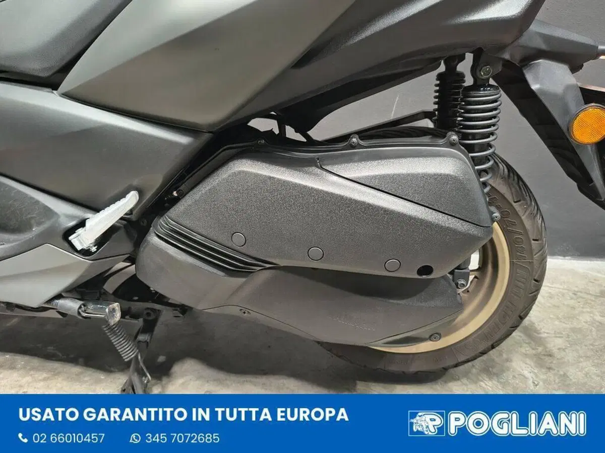 Yamaha X-Max 300 Tech Max (2021 - 24) (10)