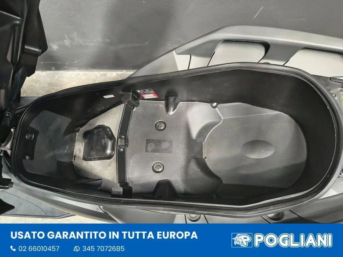Yamaha X-Max 300 Tech Max (2021 - 24) (12)