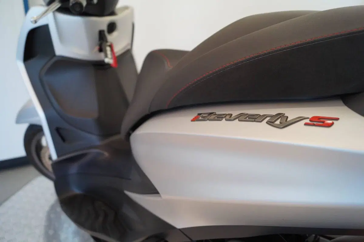 Piaggio Beverly 300 S ABS-ASR (2021 - 25) (5)