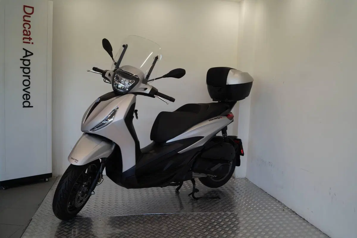 Piaggio Beverly 300 S ABS-ASR (2021 - 25) (2)