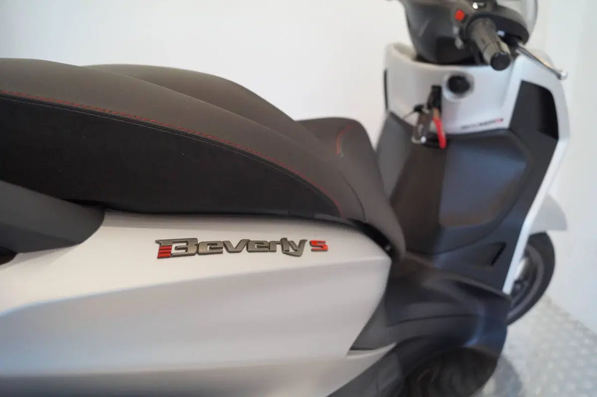 Piaggio Beverly 300 S ABS-ASR (2021 - 25) (9)