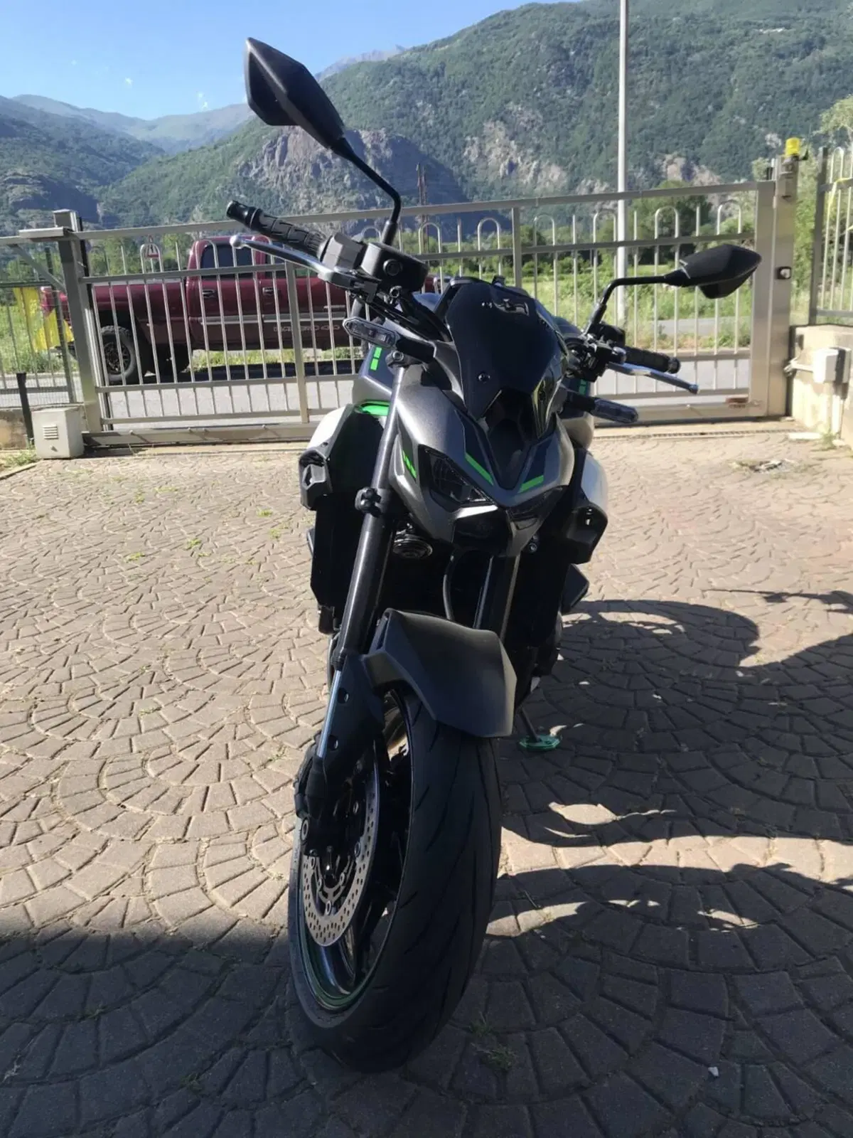 Kawasaki Z 900 (2025 - 26) (2)