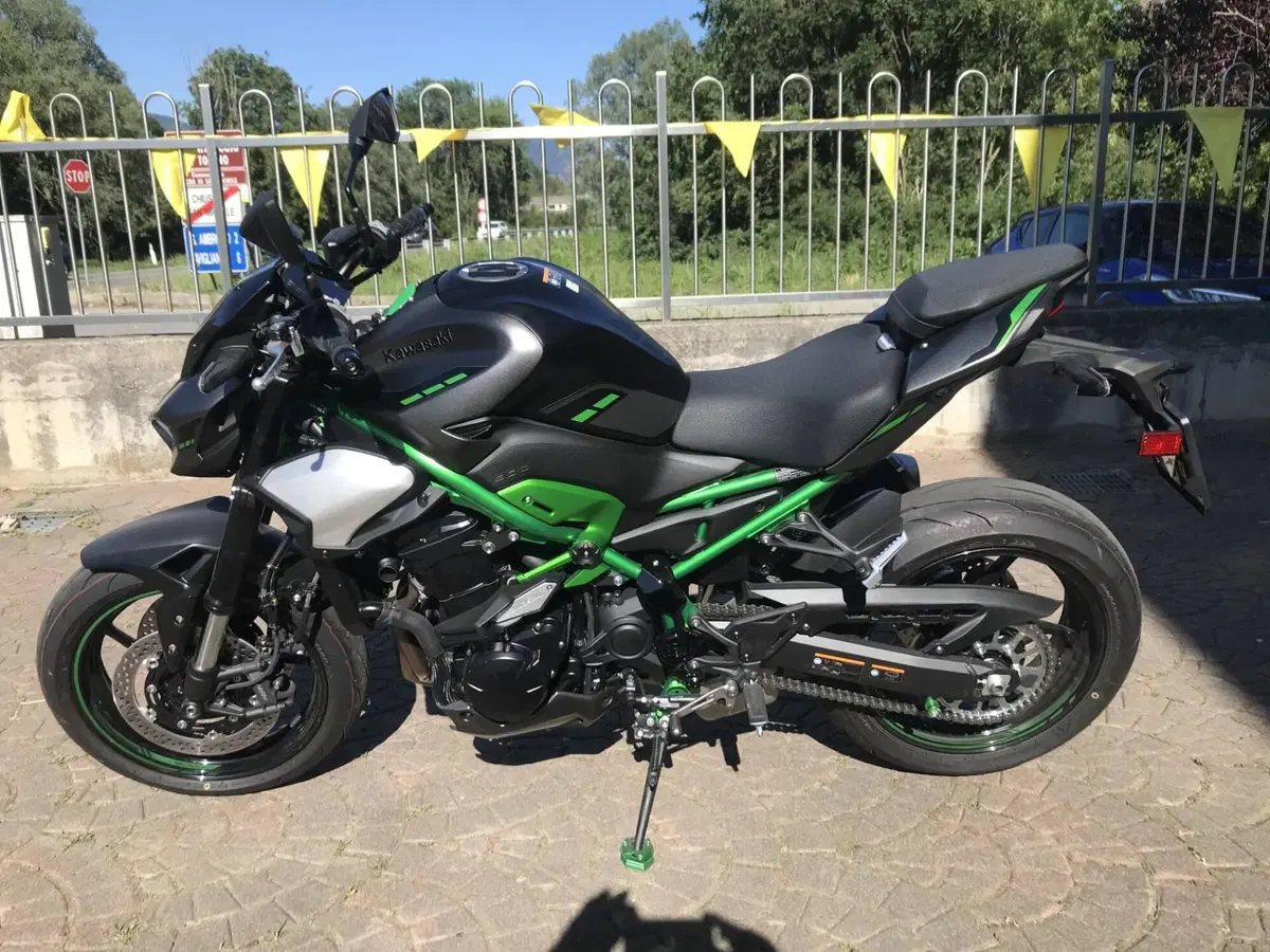 Kawasaki Z 900 (2025 - 26) (3)