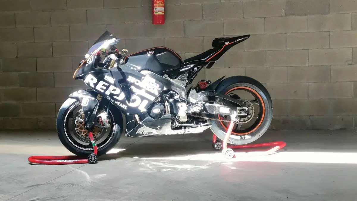 Honda CBR 600 RR (2005 - 06) (2)