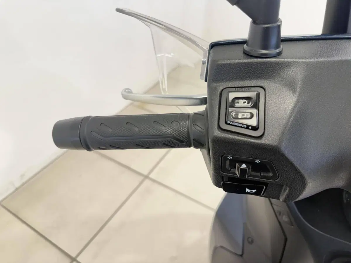 Kymco Agility 300i R16 ABS (2020) (10)