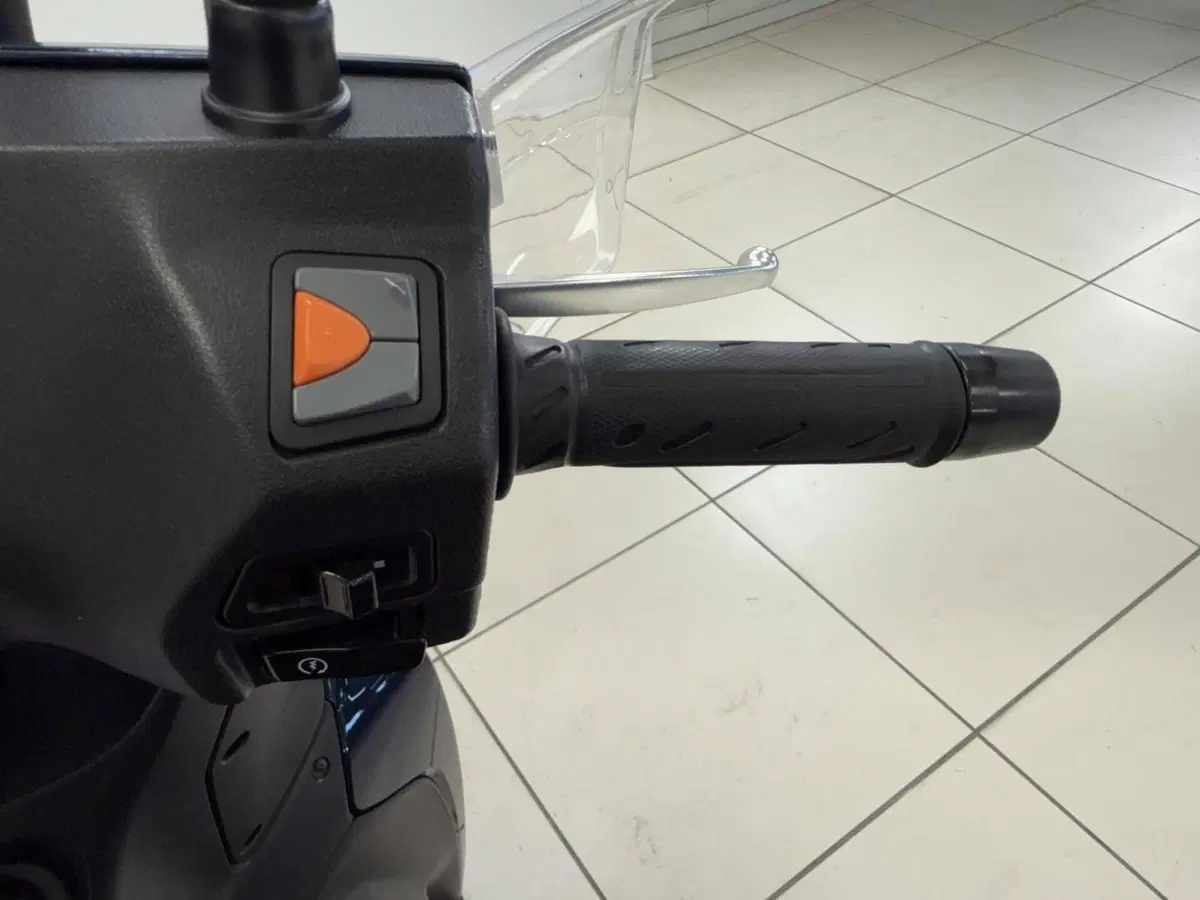 Kymco Agility 300i R16 ABS (2020) (11)