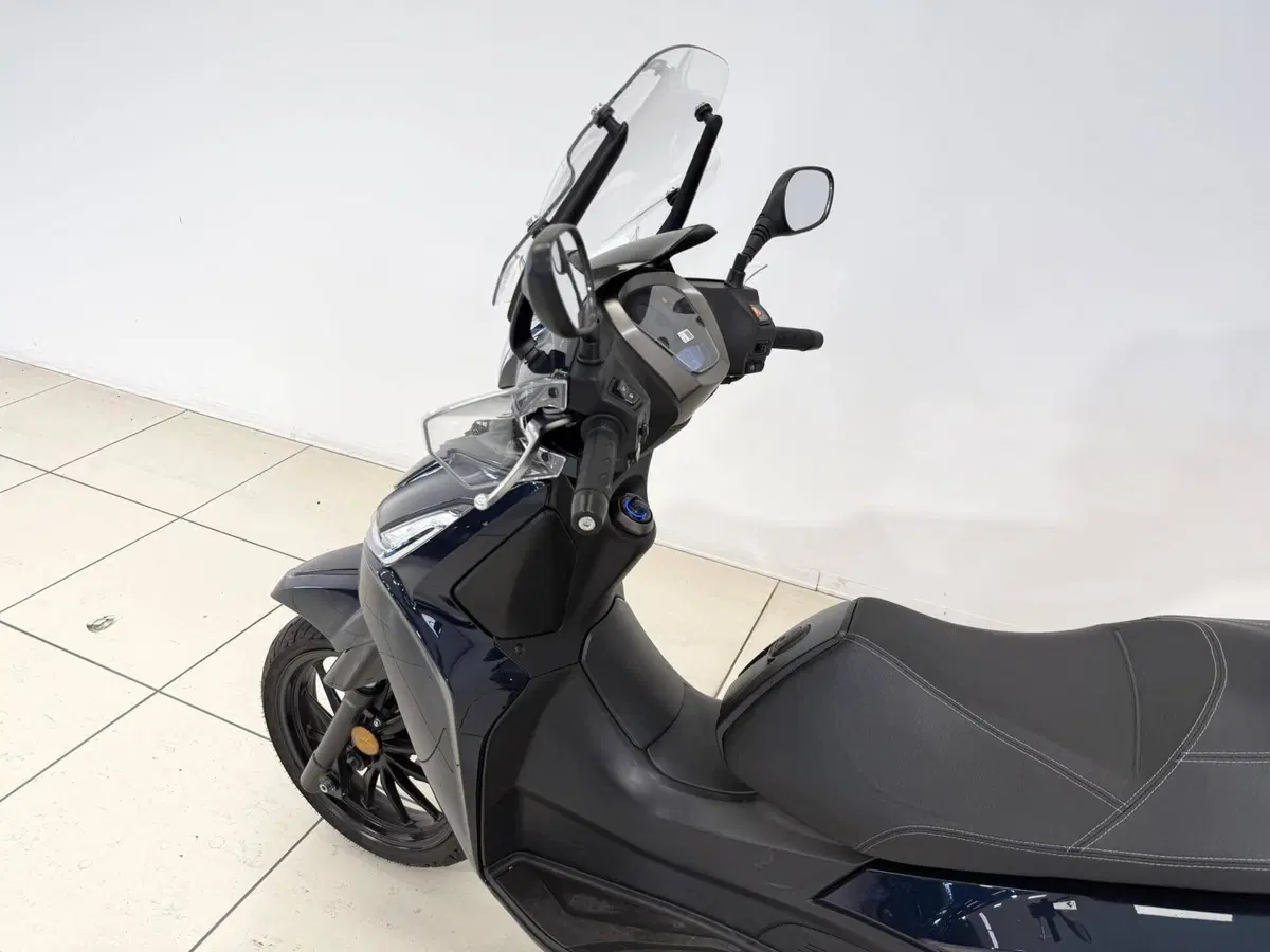 Kymco Agility 300i R16 ABS (2020) (18)