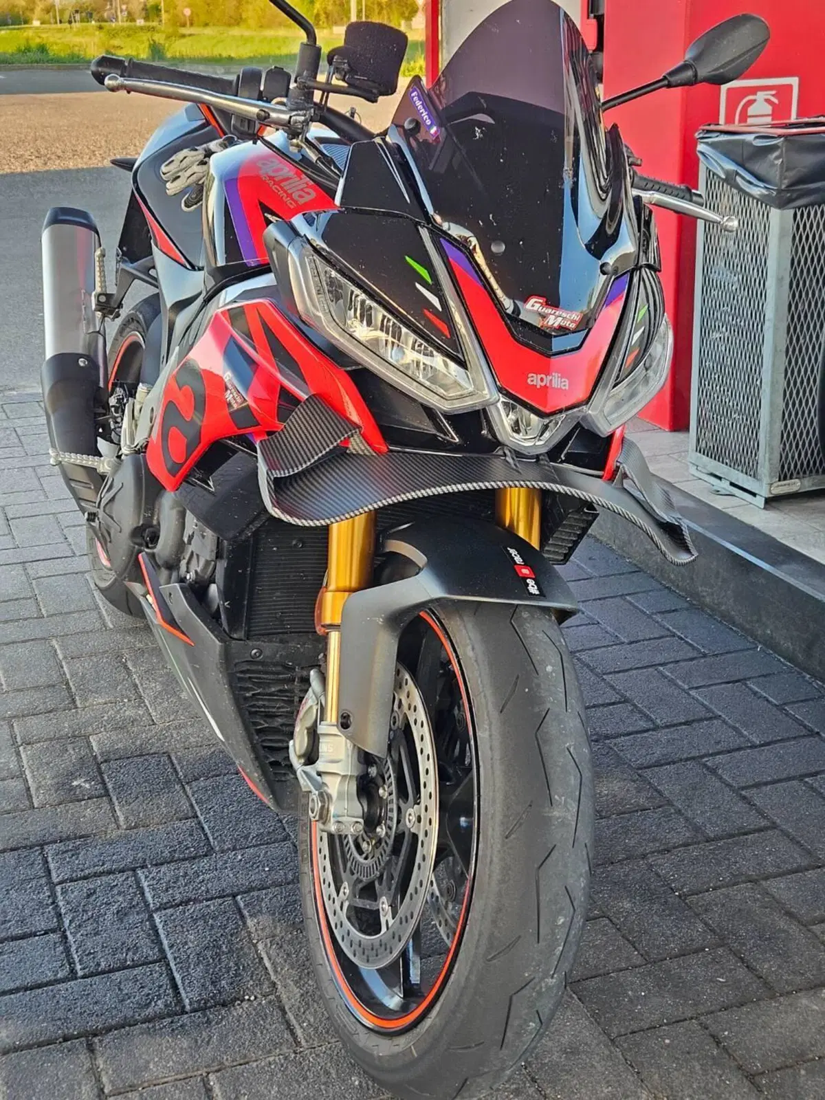 Aprilia Tuono V4 Factory (2021 - 24) (2)