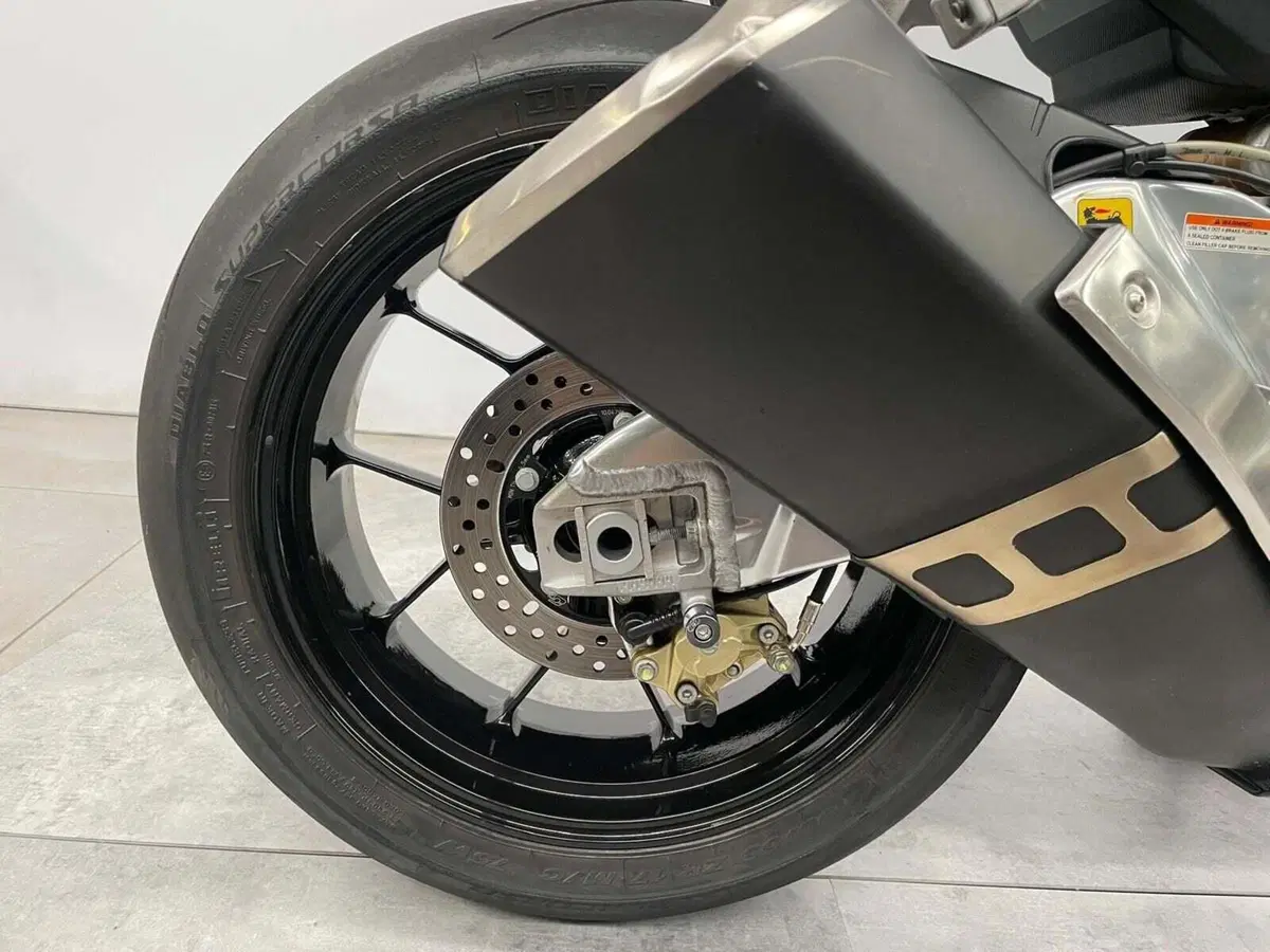 Aprilia RSV4 R (2009 - 12) (19)