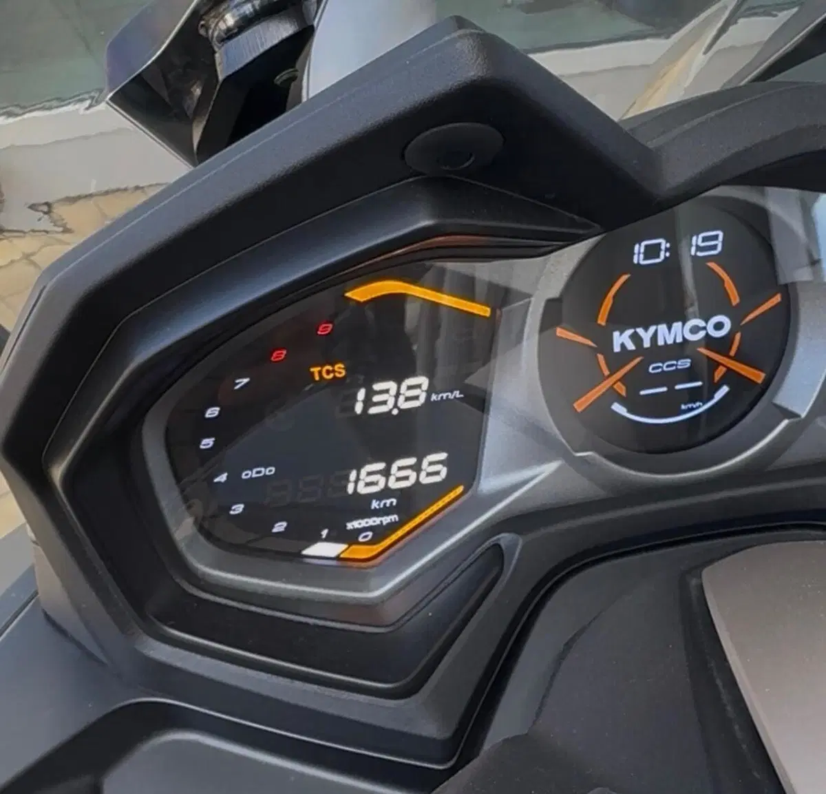 Kymco AK 575 Premium (2025 - 26) (5)