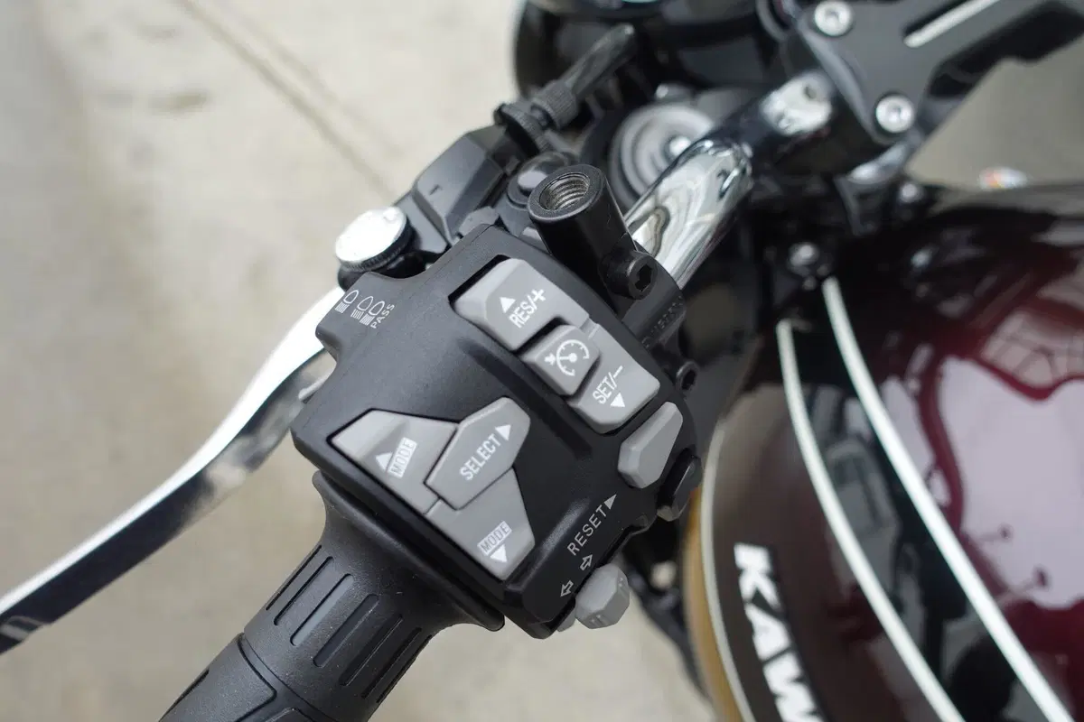 Kawasaki Z 900 RS (2026) (3)
