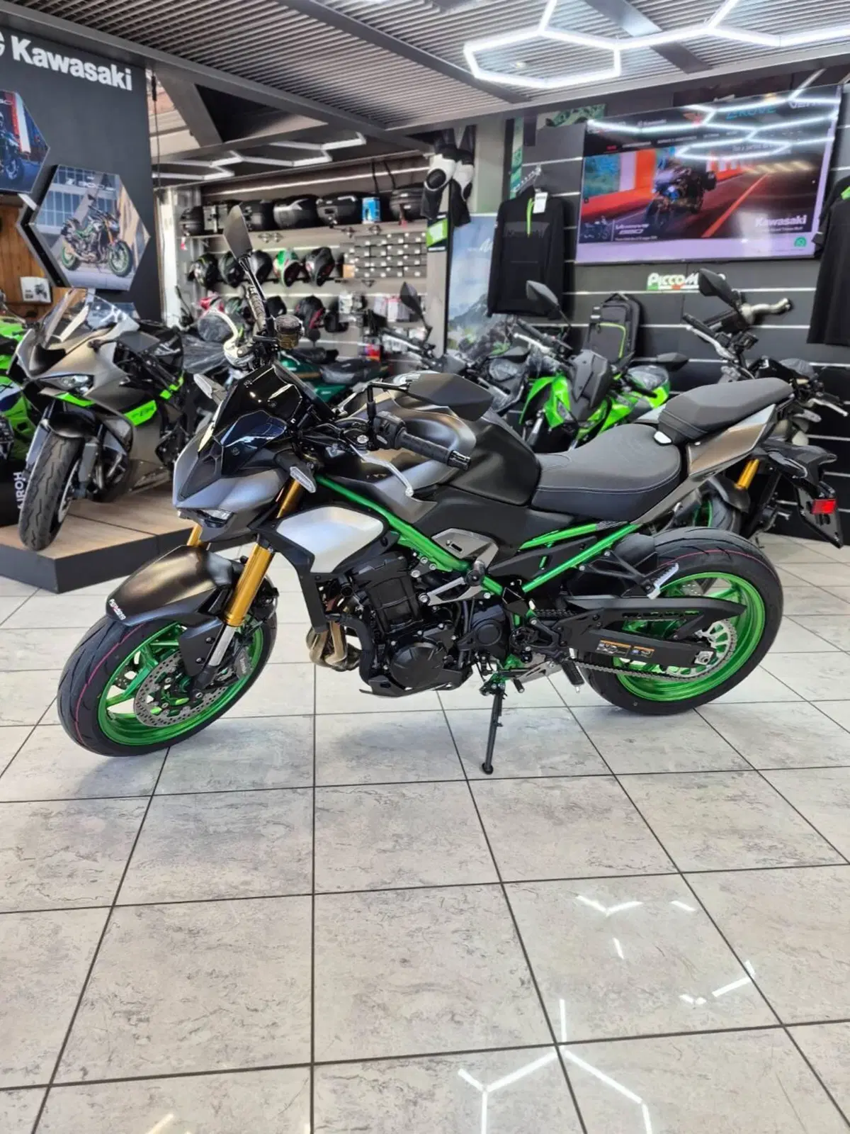 Kawasaki Z 900 SE (2025 - 26)