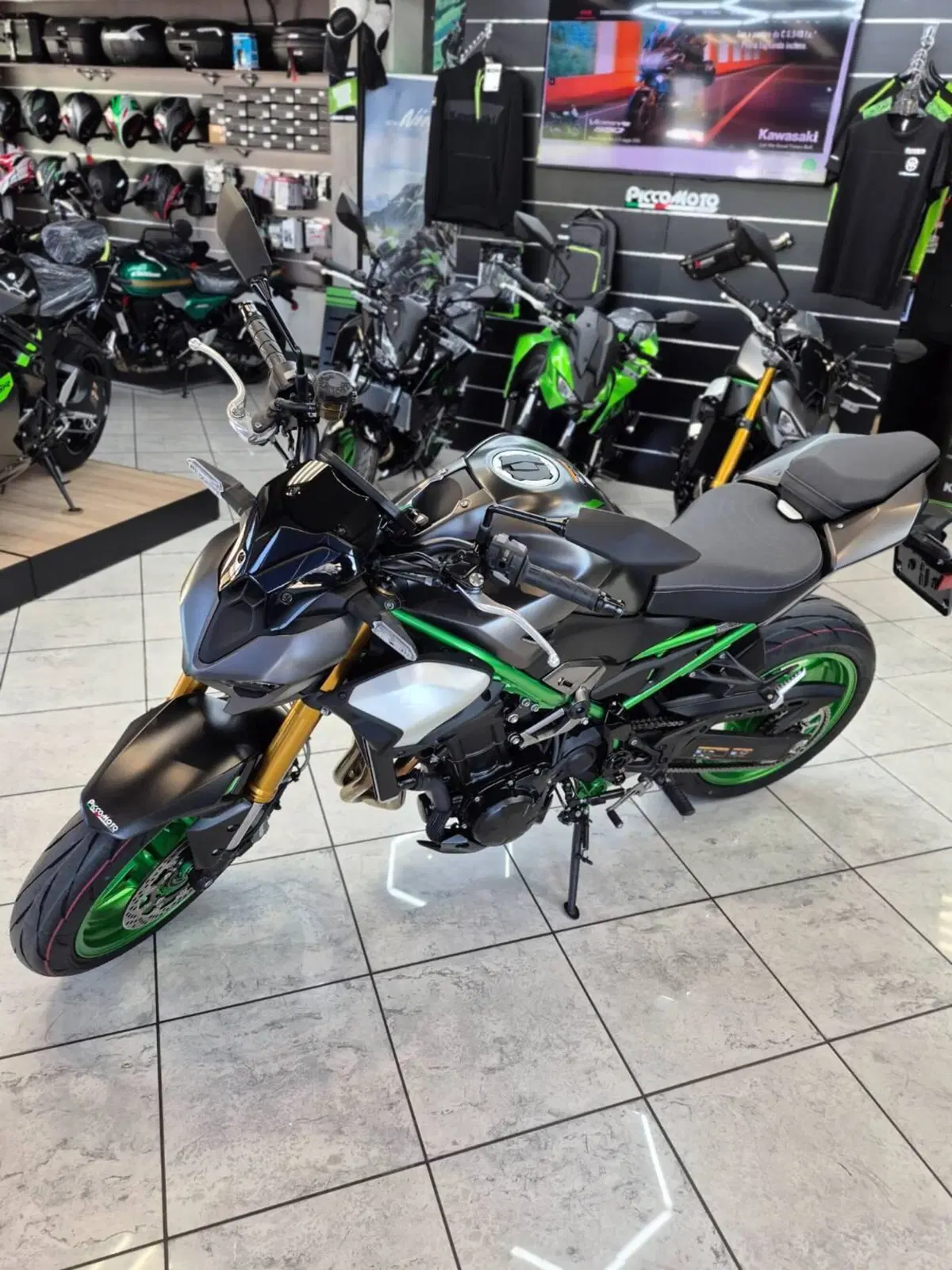 Kawasaki Z 900 SE (2025 - 26) (2)