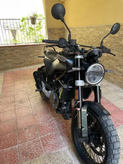Husqvarna Svartpilen 401 (2020) usata
