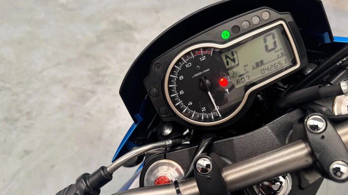Suzuki GSR 750 ACC (2014 - 15) (4)