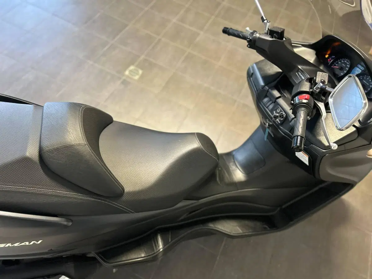 Suzuki Burgman AN 400 Lux (2012 - 16) (8)