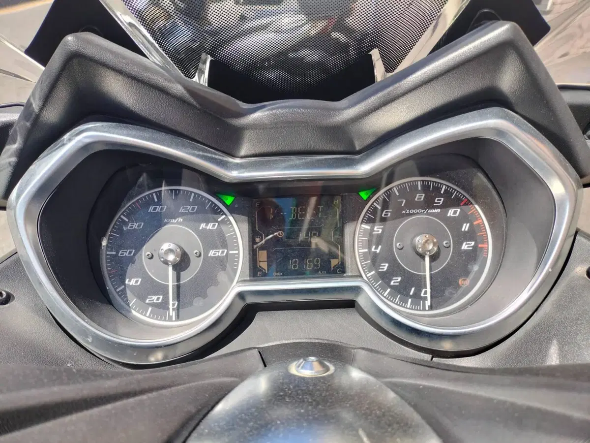 Yamaha X-Max 125 Iron Max (2019 - 20) (2)