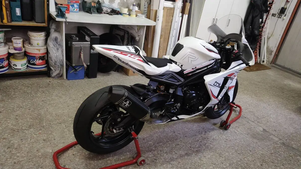 Triumph Street Triple 765 R (2023 - 26) (8)