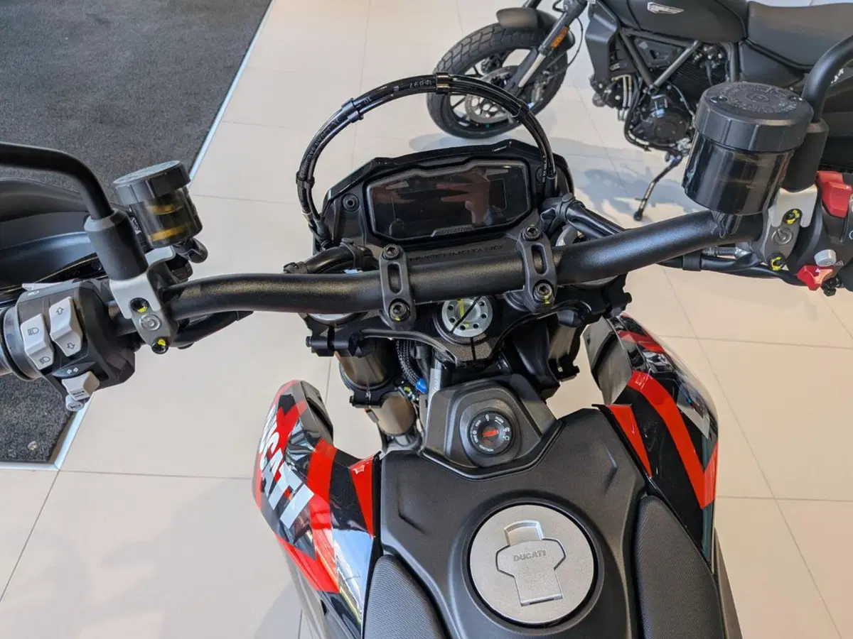 Ducati Hypermotard 698 Mono RVE (2024 - 26) (7)