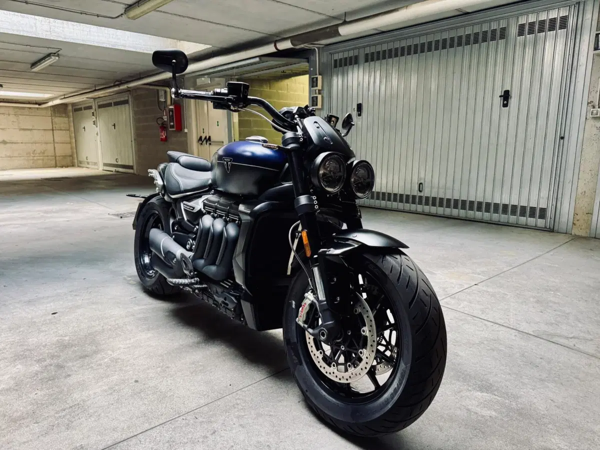 Triumph Rocket 3 Storm R (2024 - 26) (3)