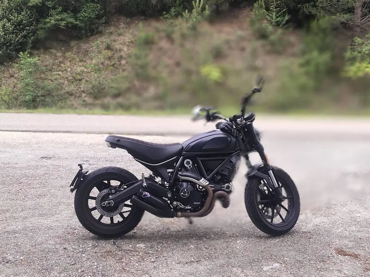 Ducati Scrambler 800 Icon Dark (2021 - 22) (2)