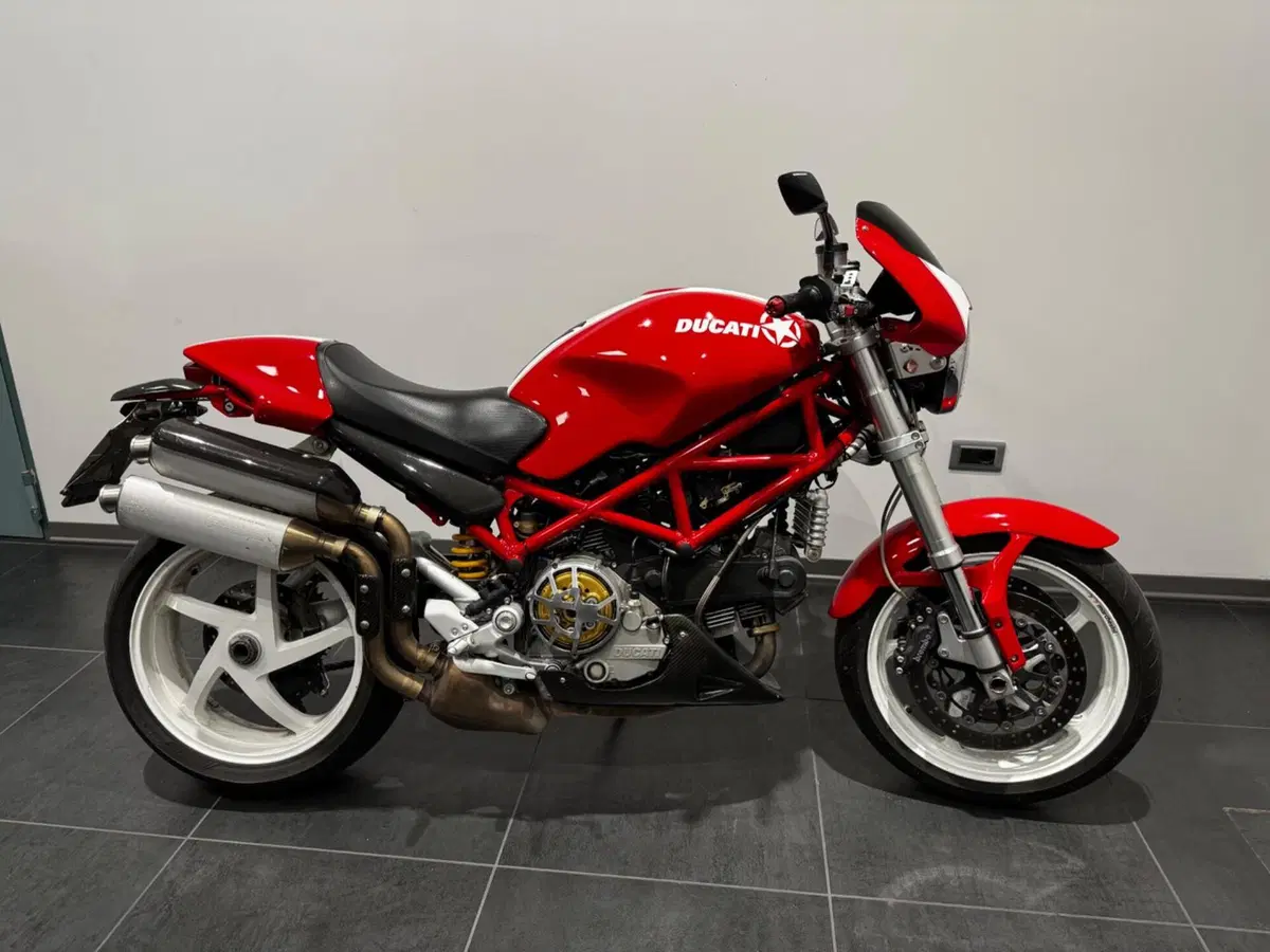 Ducati Monster S2R 1000