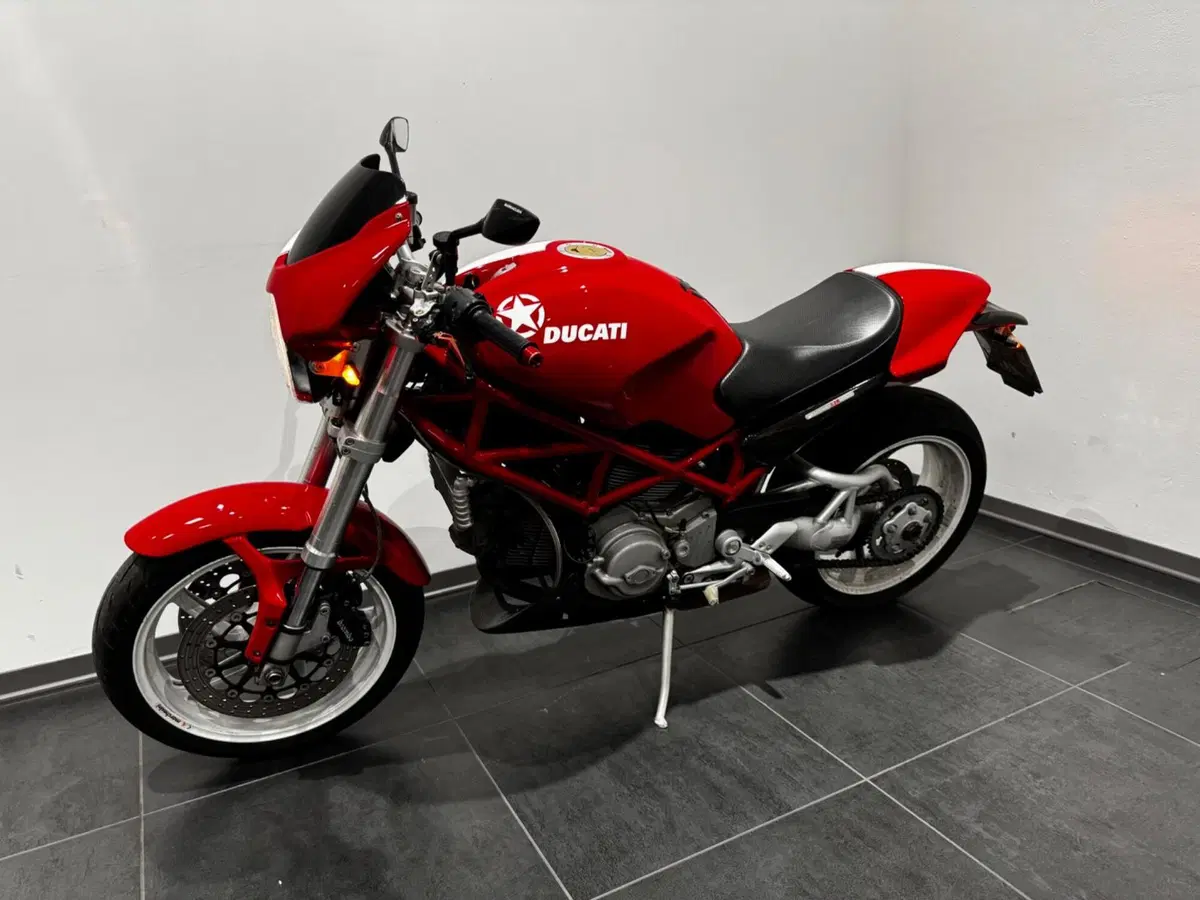 Ducati Monster S2R 1000 (2)