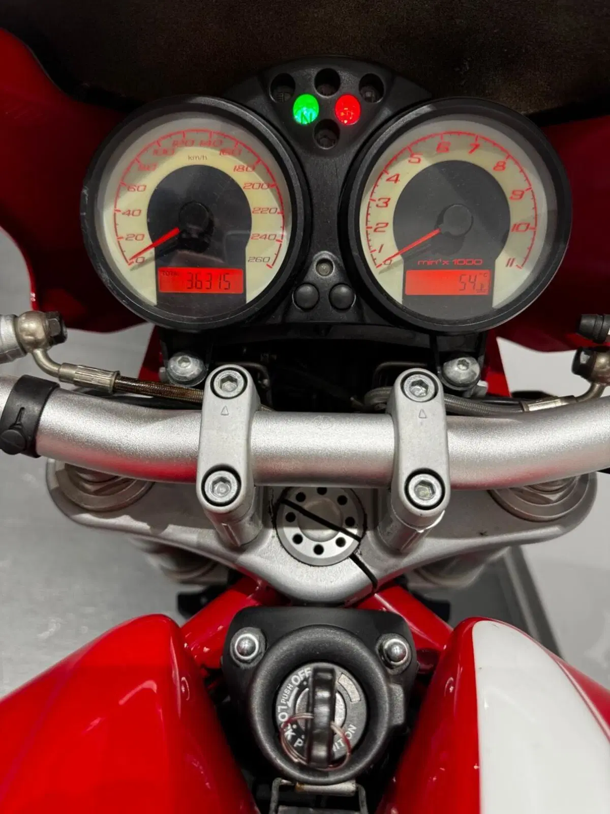 Ducati Monster S2R 1000 (4)