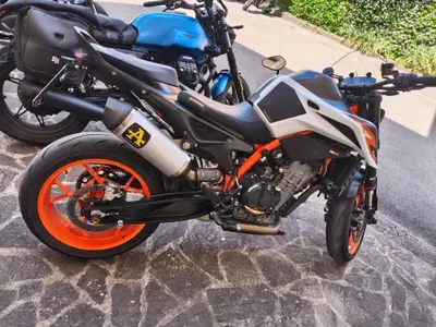 KTM 890 Duke R (2020) usata