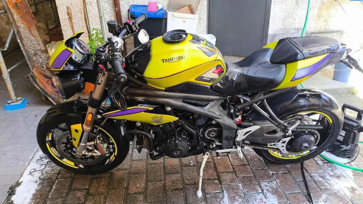 Triumph Speed Triple 1050 S ABS (2016 - 17) (2)