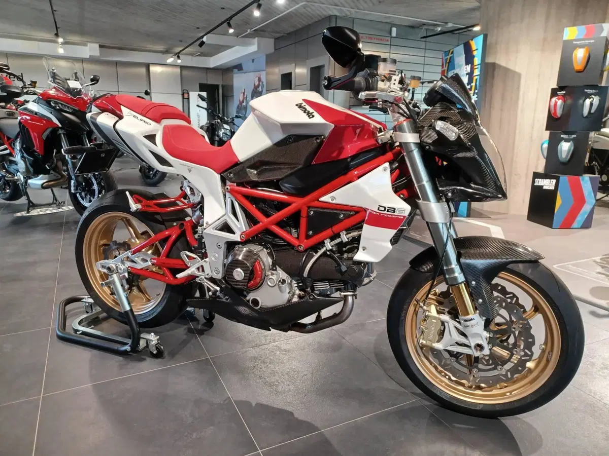 Bimota DB6 Delirio E (2006 - 15) (2)