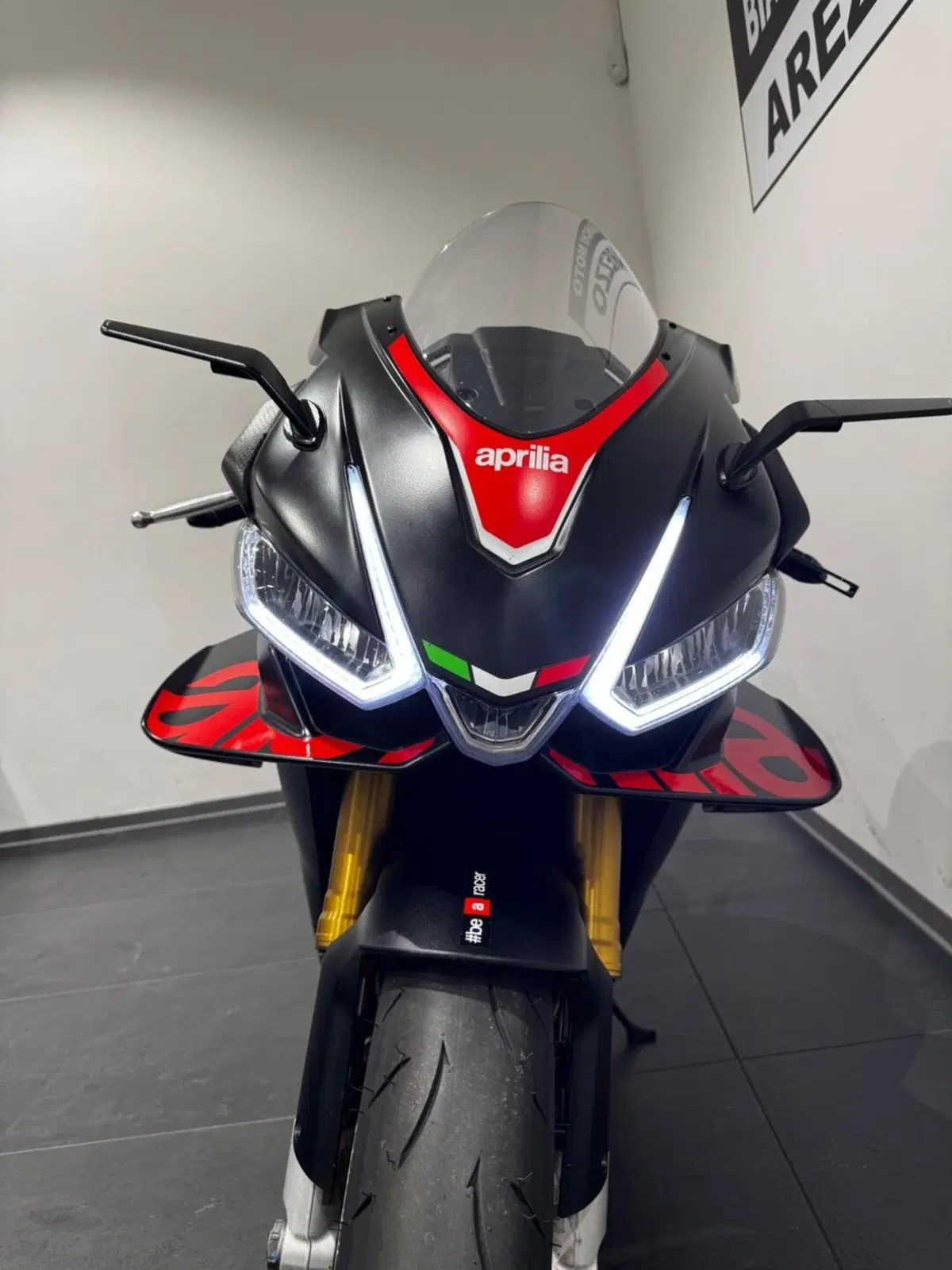Aprilia RSV4 1100 (2021 - 24) (3)