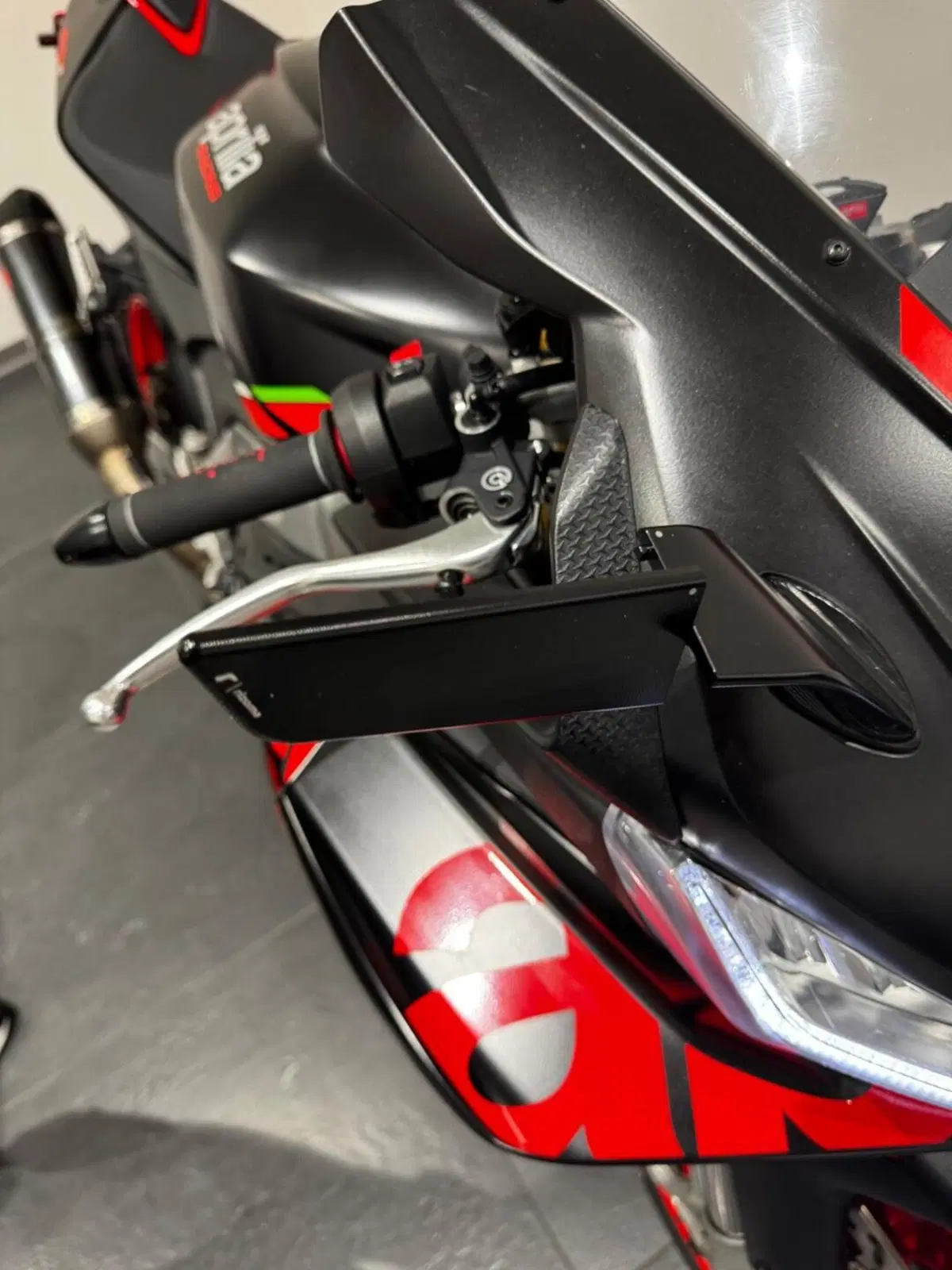 Aprilia RSV4 1100 (2021 - 24) (9)