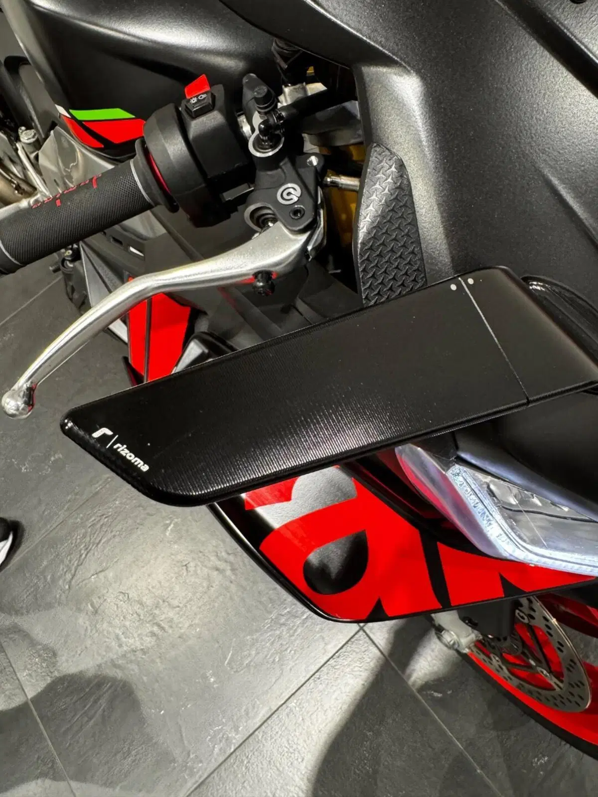 Aprilia RSV4 1100 (2021 - 24) (19)