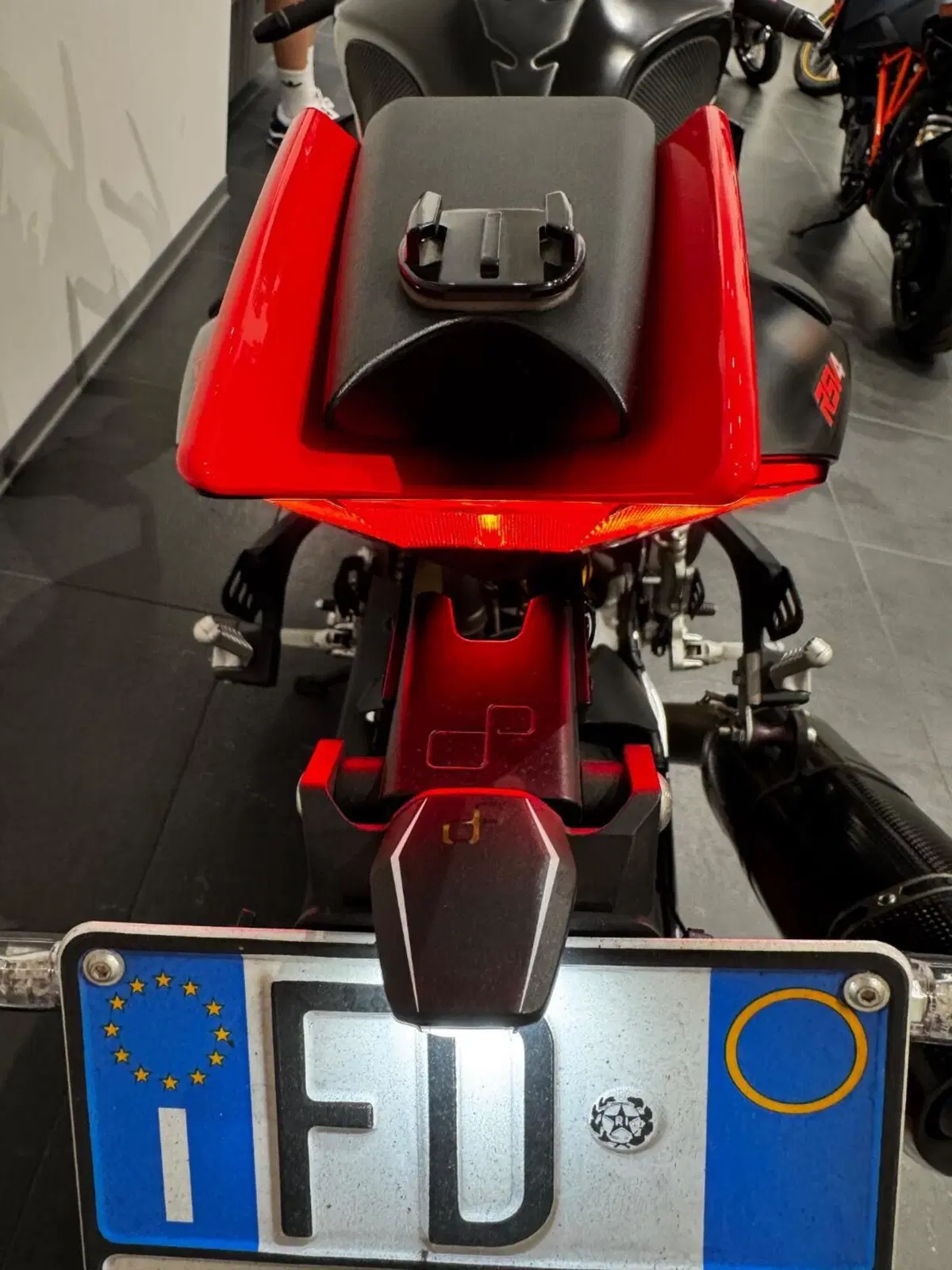 Aprilia RSV4 1100 (2021 - 24) (14)