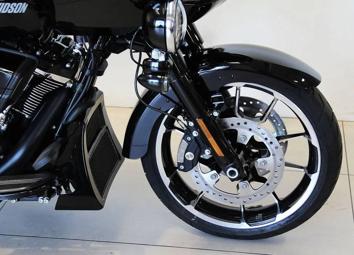 Harley-Davidson Road Glide 3 (2026) (2)