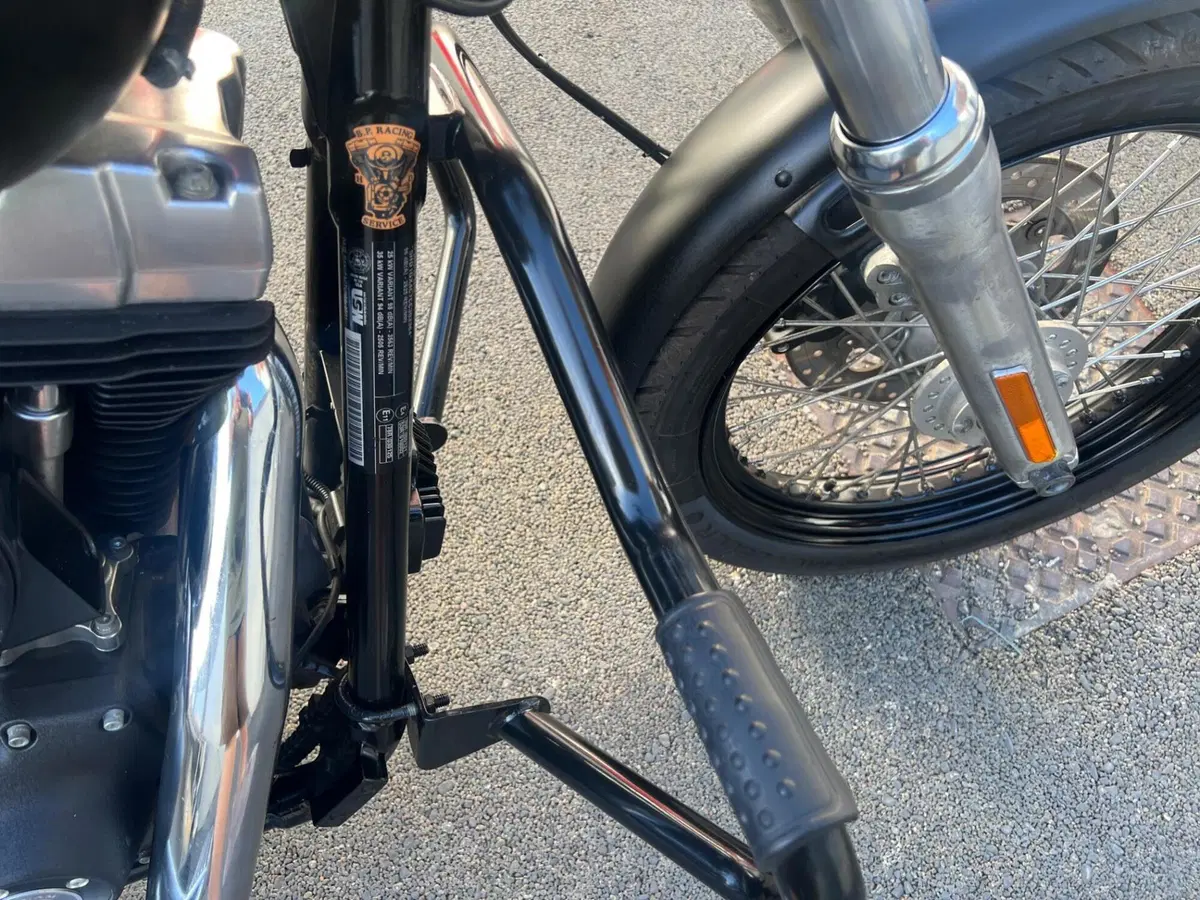 Harley-Davidson 1584 Street Bob (2008 - 15) - FXDB (16)