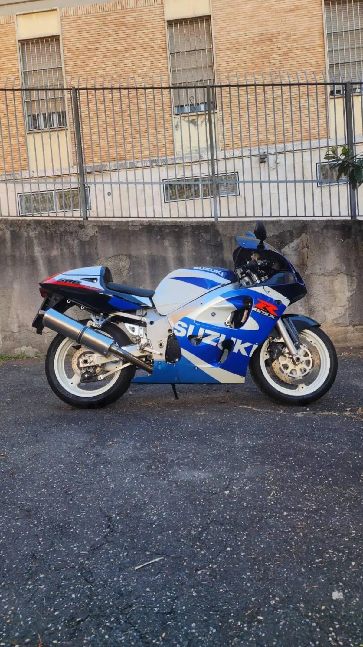 Suzuki Gsxr 600 srad (8)