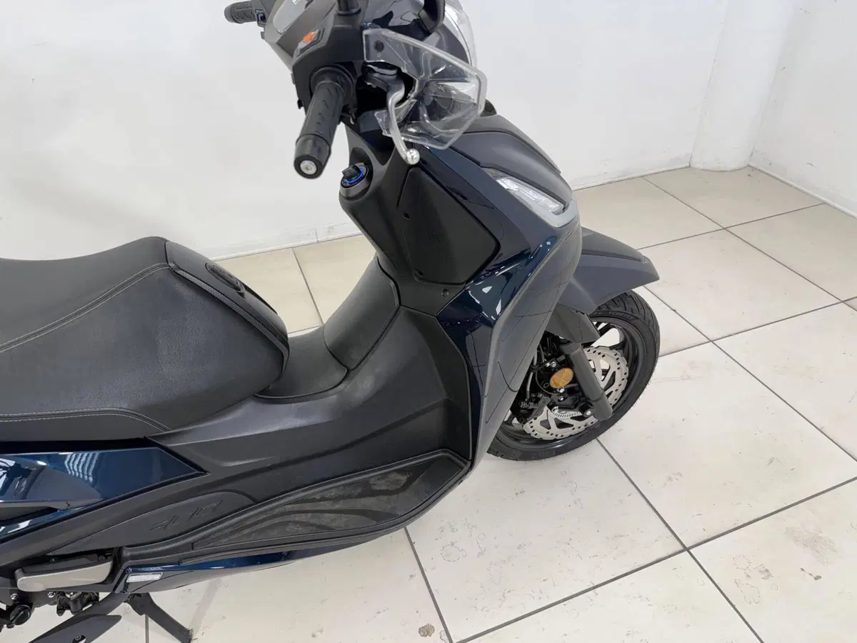 Kymco Agility 300i R16 ABS (2020) (8)
