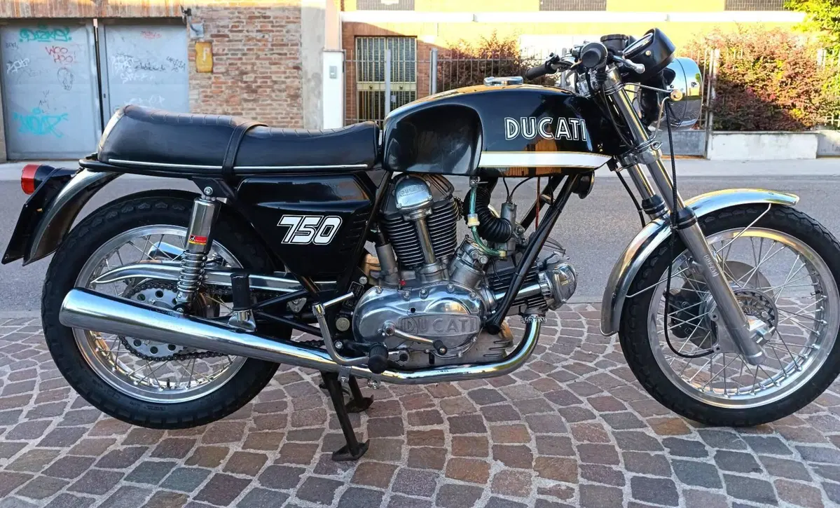 Ducati 750 S