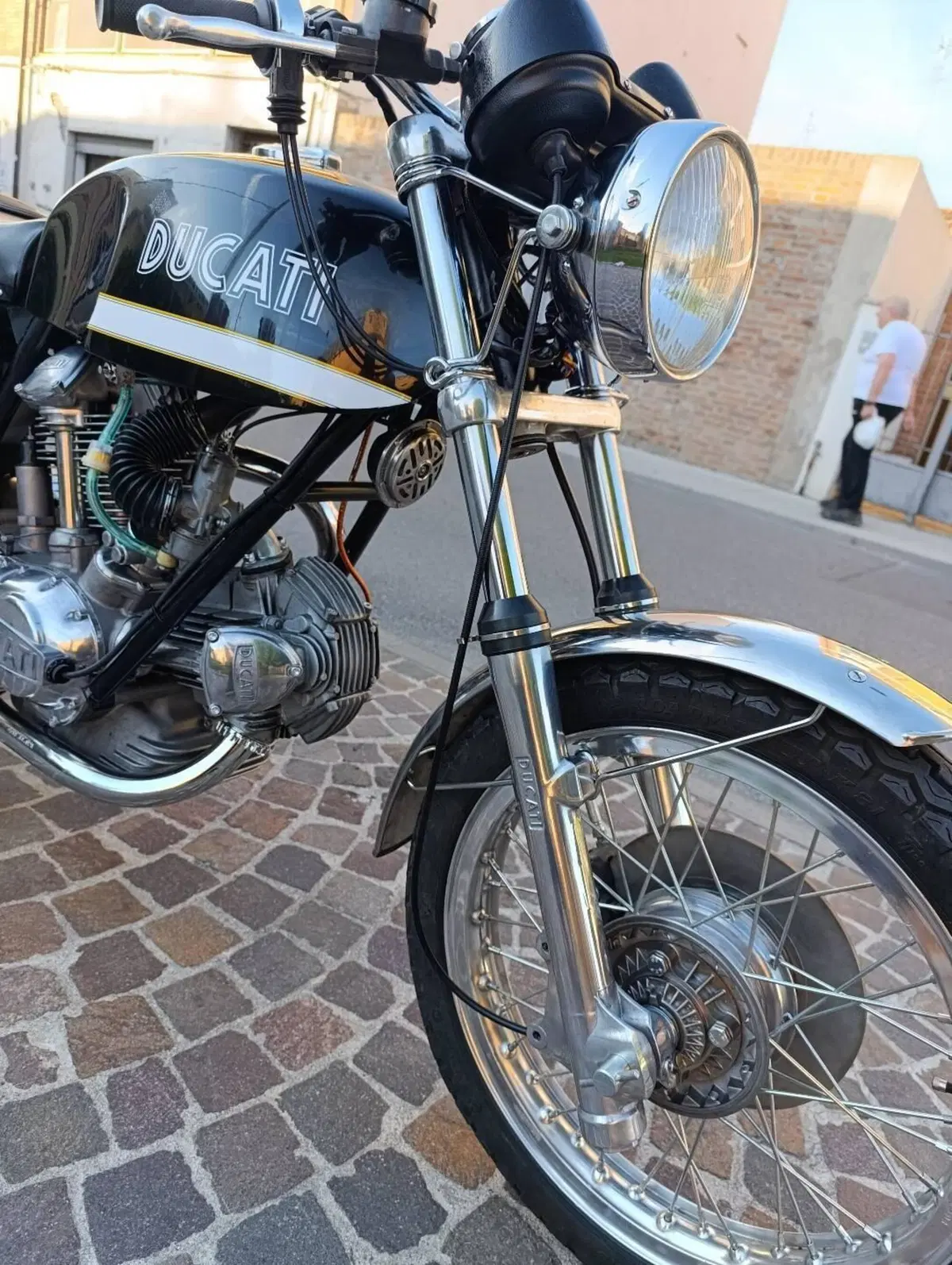 Ducati 750 S (5)