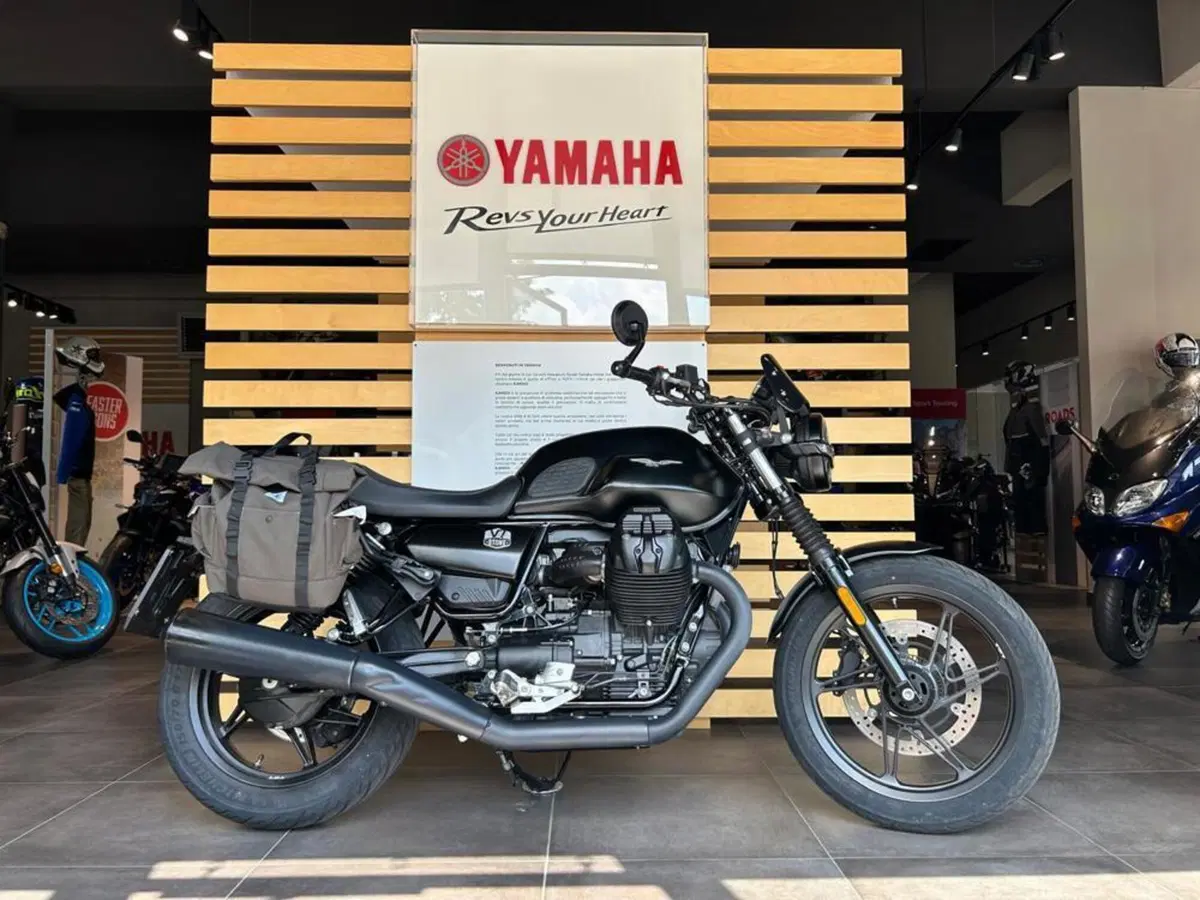 Moto Guzzi V7 Stone (2021 - 24)