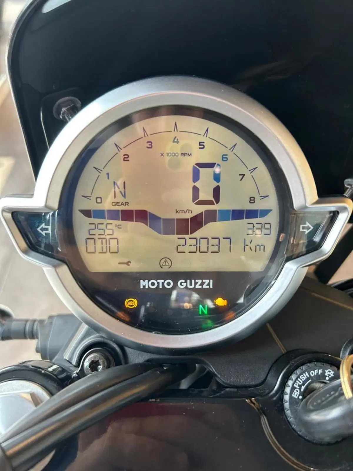 Moto Guzzi V7 Stone (2021 - 24) (5)