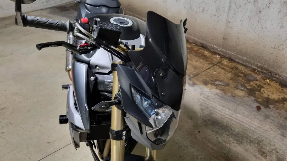 Suzuki GSR 750 ABS (2010 - 17) (4)