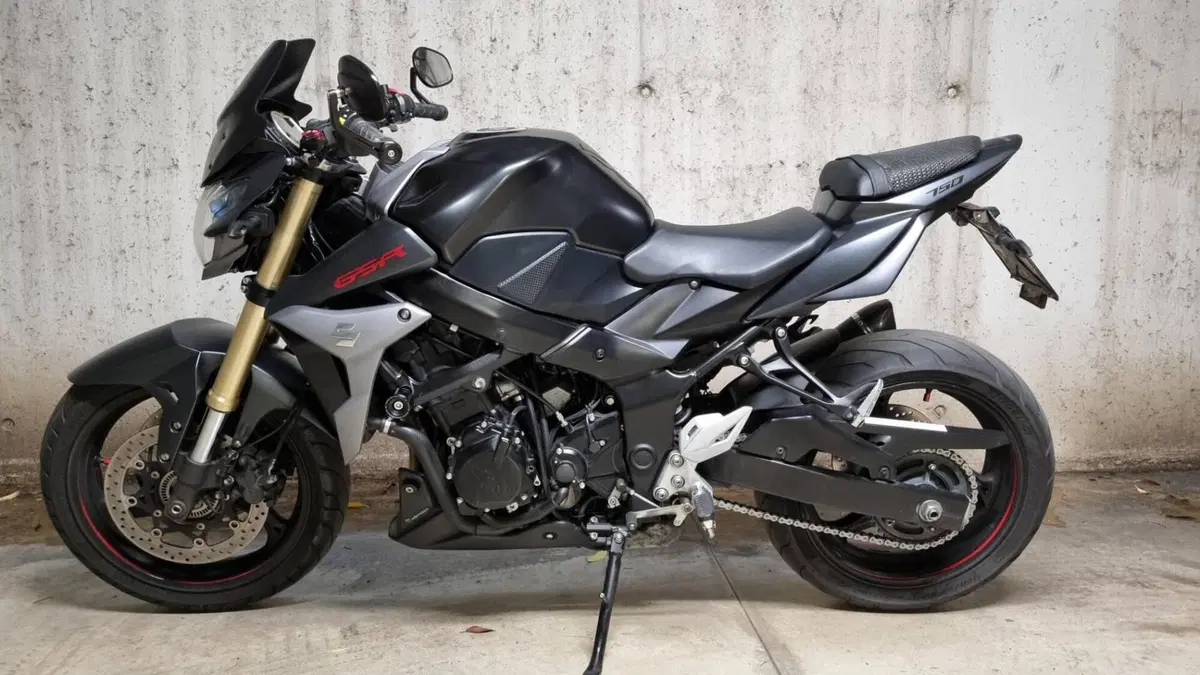 Suzuki GSR 750 ABS (2010 - 17) (5)