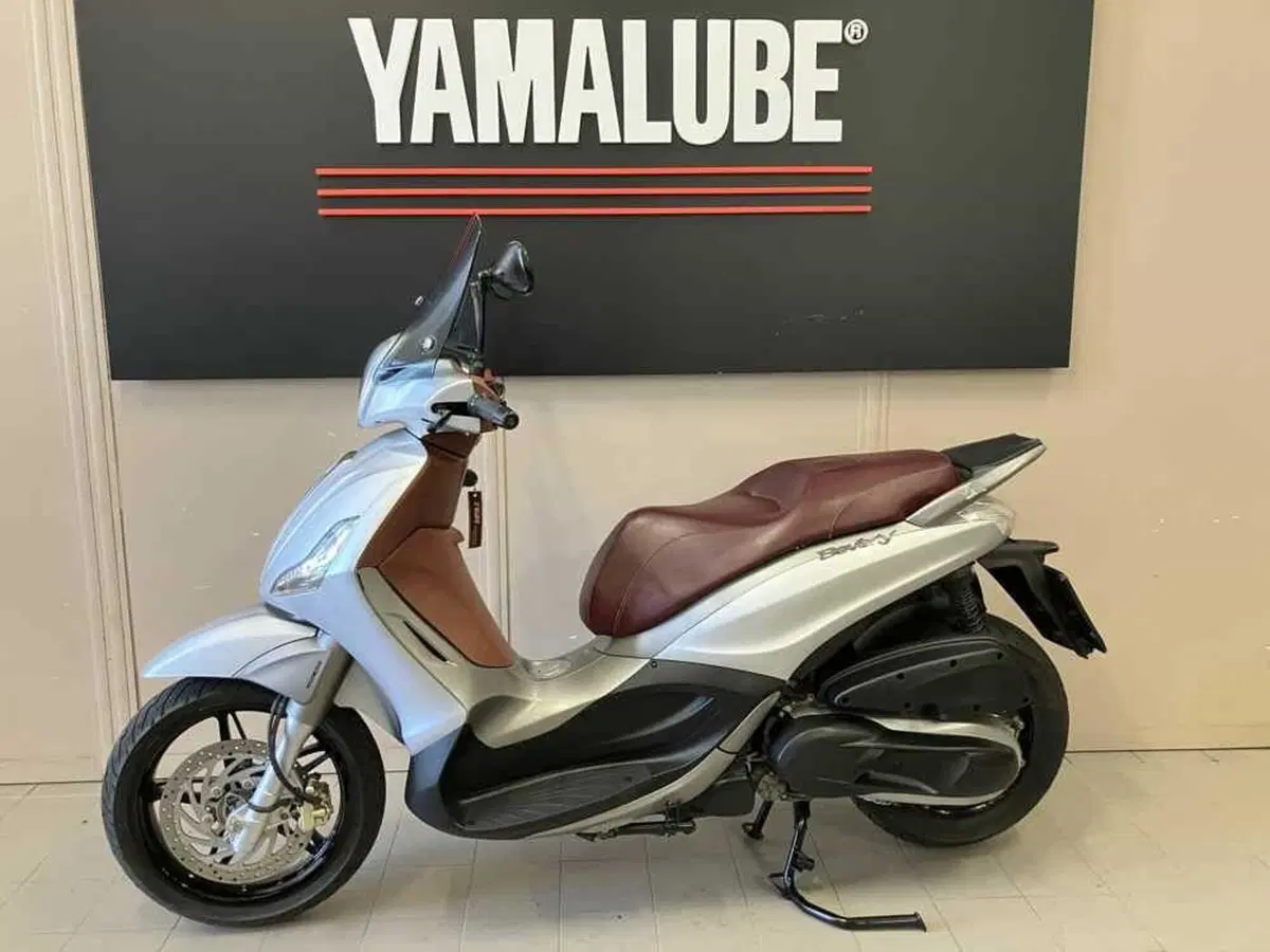 Piaggio Beverly 300 i.e. ABS-ASR (2016 - 20) (2)