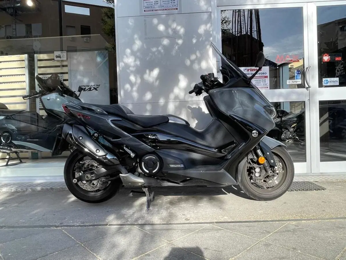 Yamaha T-Max 560 (2020 - 21) (4)