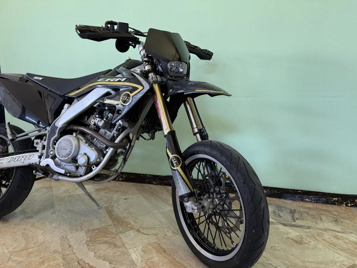 HM CRM F125 X Derapage RR 4t (8)